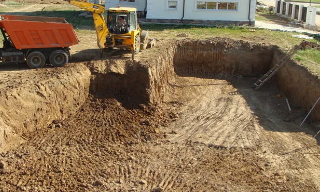 Рытье котлованов под фундамент в Каспийске – цена от 2584 руб. за м3 | 2Землекопа-Ксп